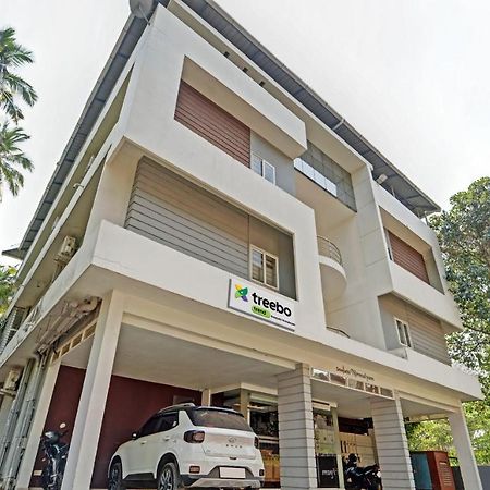 Hotel Sreepathi Nirmalyam 400 Mts From Guruvayoor Temple à Guruvāyūr Extérieur photo