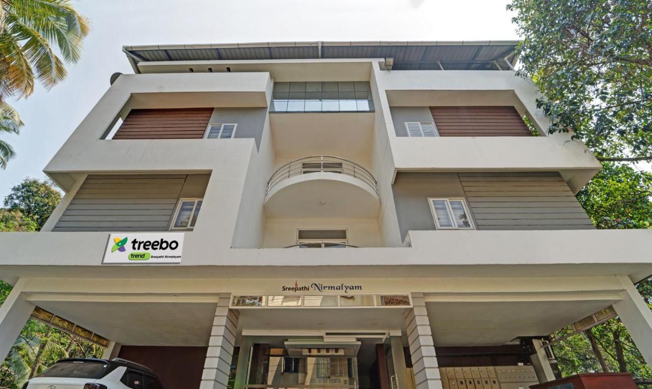 Hotel Sreepathi Nirmalyam 400 Mts From Guruvayoor Temple à Guruvāyūr Extérieur photo